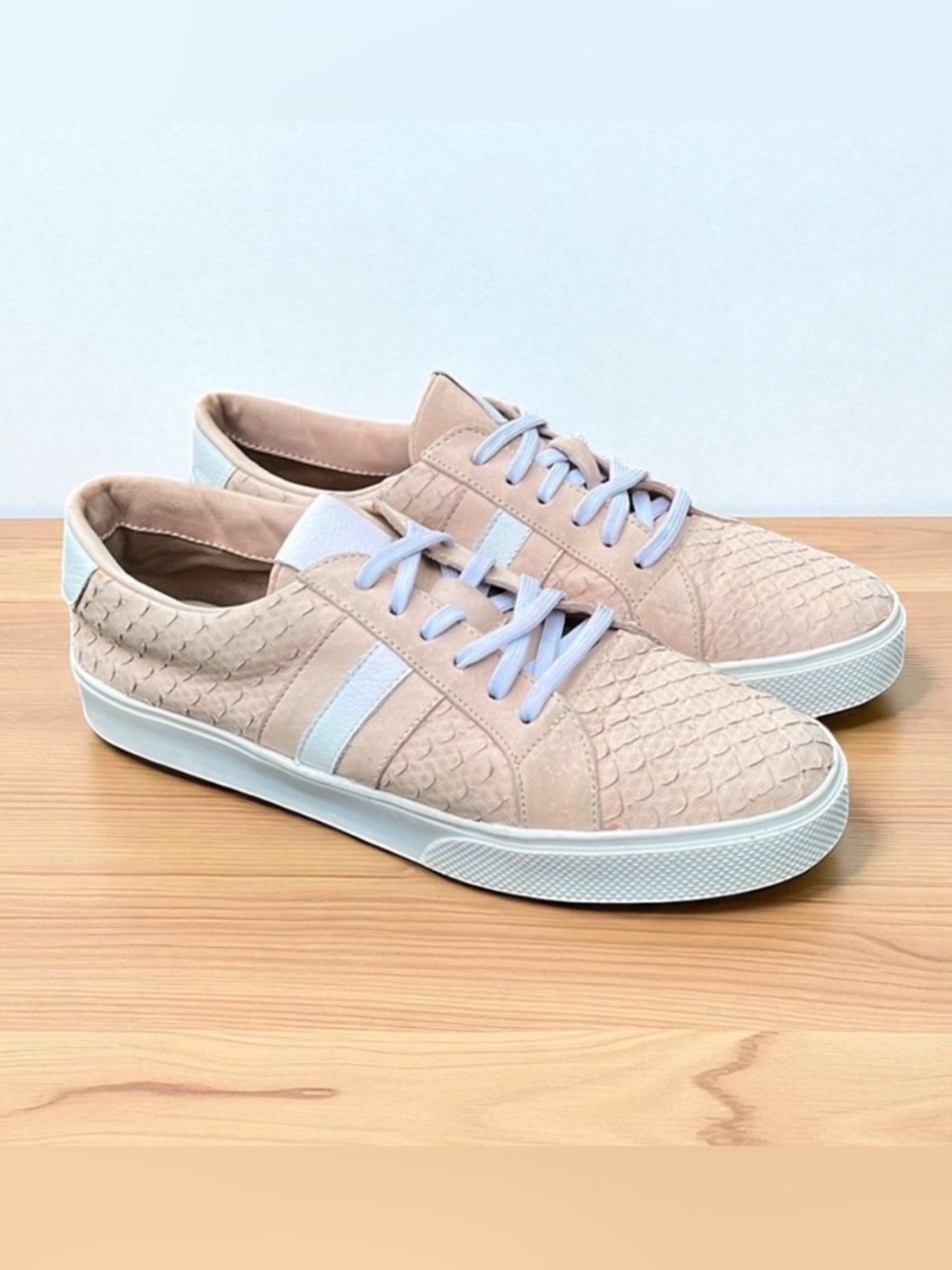 Anthropologie Kaanas  “Tatacoa” Contrast Stripe Sneaker in Pink/White Size 7